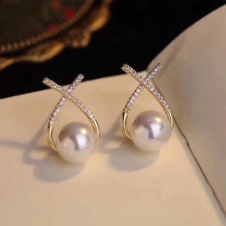 Brilho dourado e pérolas brilhantes: Os brincos que iluminam o seu estilo! - Innovoda