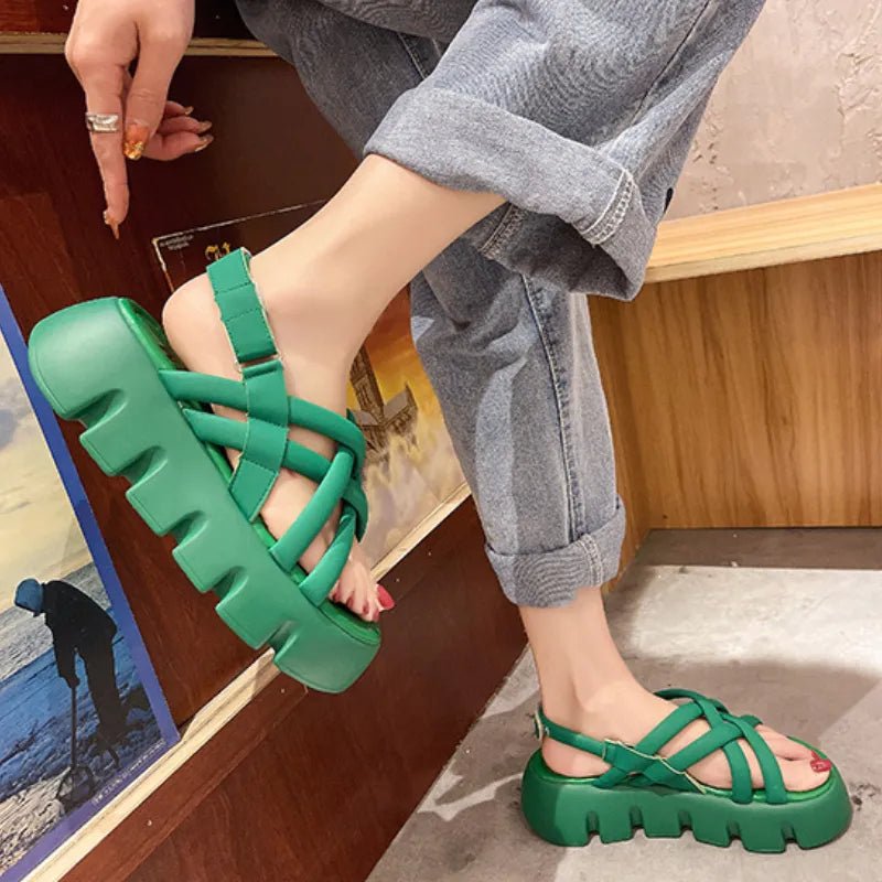 Chique de verão: Sandálias femininas de estilo aberto - Innovoda